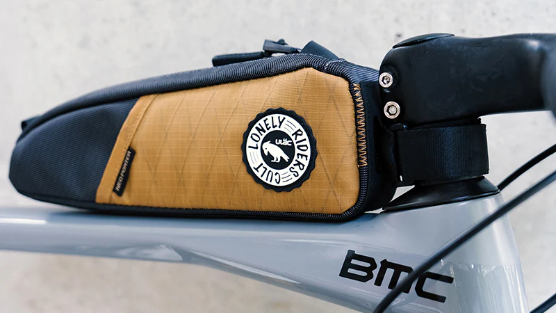 Смотреть видеообзор Сумка для велосипеда Ulac Trekking GT Bolt-ON Top Tube Bag Moss