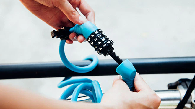 Смотреть видеообзор Велосипедный замок Ulac Zen Master Cable Lock Combo Black