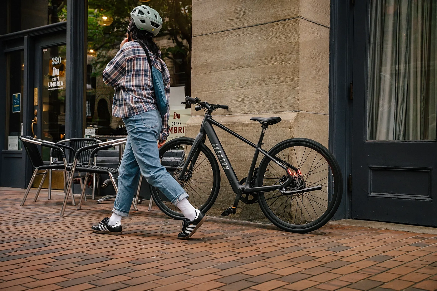 Электровелосипед Aventon Soltera 3 ADV Midnight Black L
